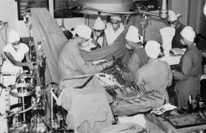 Christiaan Barnard performs the first human heart transplant at Groote Shuur Hospital, Cape Town.